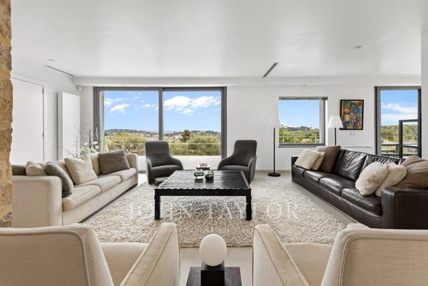 Villa rénovée avec un studio indépendant à louer à Valbonne - Domaine privé, piscine chauffée, 6 chambres