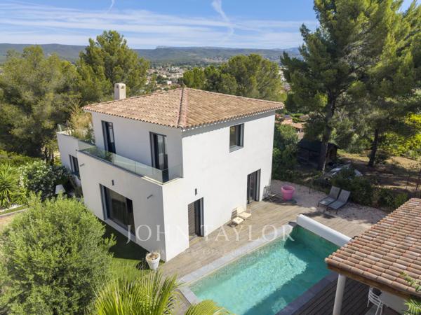Villa contemporaine avec piscine à Saint-Cyr-sur-Mer