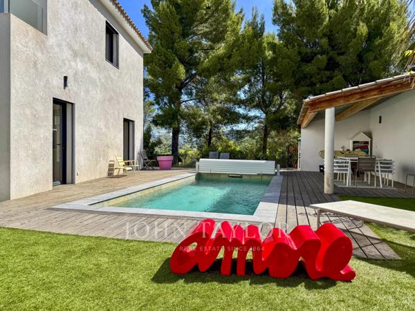 Villa contemporaine avec piscine à Saint-Cyr-sur-Mer