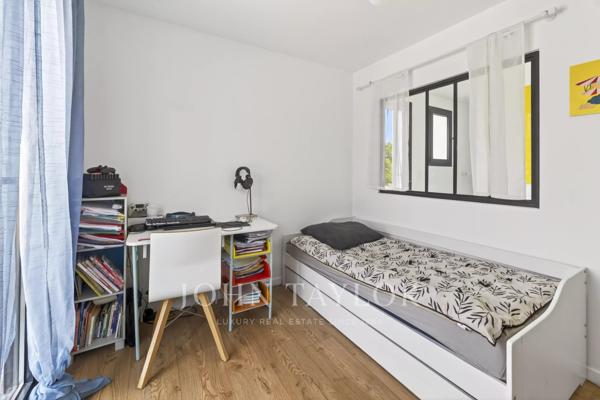 Villa contemporaine avec piscine à Saint-Cyr-sur-Mer