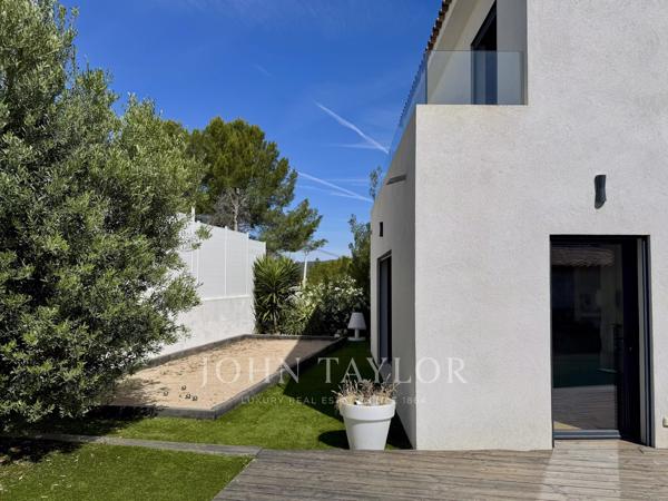 Villa contemporaine avec piscine à Saint-Cyr-sur-Mer
