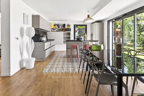 Villa contemporaine avec piscine à Saint-Cyr-sur-Mer