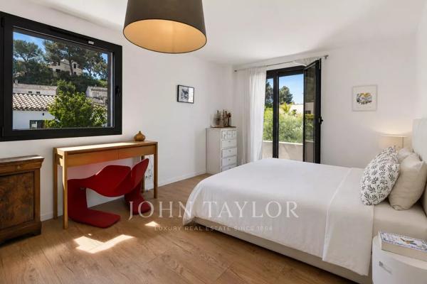 Villa contemporaine avec piscine à Saint-Cyr-sur-Mer