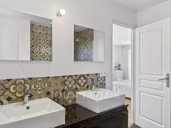 Villa contemporaine avec piscine à Saint-Cyr-sur-Mer