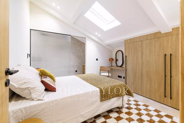 Villa contemporaine rénovée avec piscine intérieure