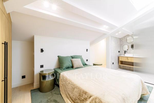 Villa contemporaine rénovée avec piscine intérieure