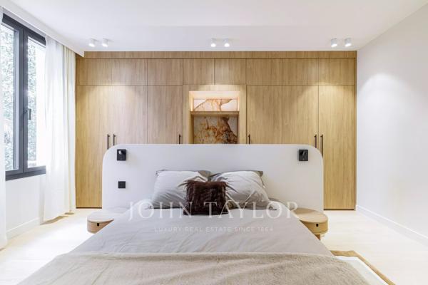 Villa contemporaine rénovée avec piscine intérieure