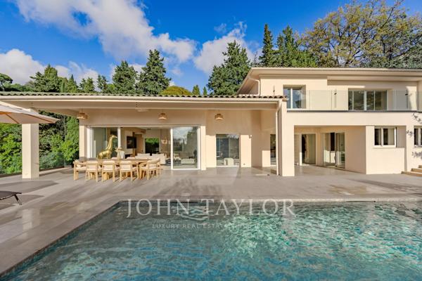 Villa rénovée avec vue collines à Mougins