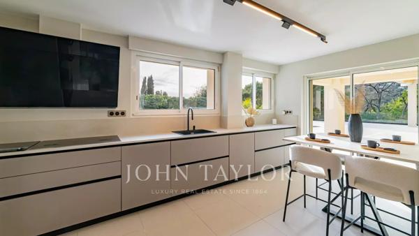 Villa rénovée avec vue collines à Mougins