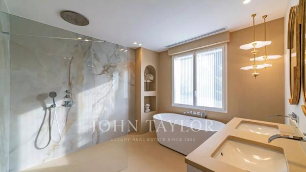 Villa rénovée avec vue collines à Mougins