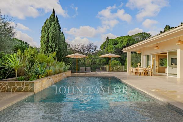 Villa rénovée avec vue collines à Mougins