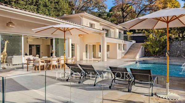 Villa rénovée avec vue collines à Mougins