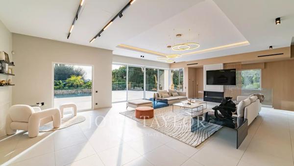 Villa rénovée avec vue collines à Mougins