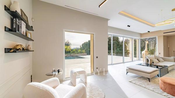 Villa rénovée avec vue collines à Mougins