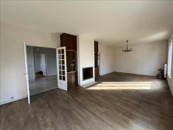 Maison à vendre |  Saint-Amand-Montrond |  7 pièces | 214 m²