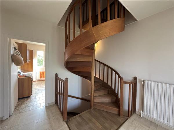 Maison à vendre |  Saint-Amand-Montrond |  7 pièces | 214 m²