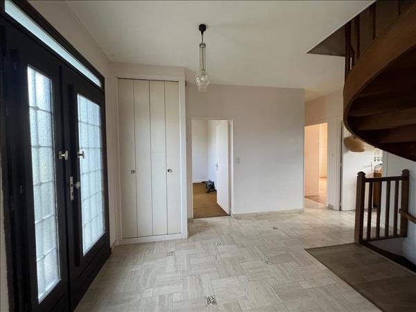 Maison à vendre |  Saint-Amand-Montrond |  7 pièces | 214 m²