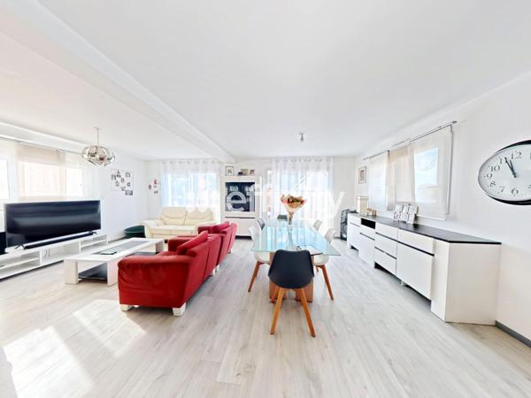 Maison
         6 pièces
        - 108 m² Exclusivité 388 000 € *