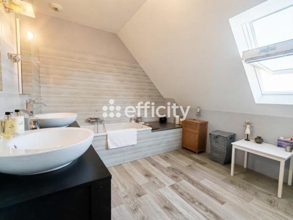 Maison
         6 pièces
        - 108 m² Exclusivité 388 000 € *