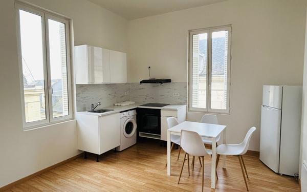 Immeuble à vendre    6 pièces •  Châtellerault