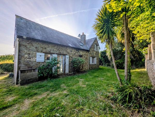 Maison en pierre de caractère à 250 mètres des bords de Rance, à quelques minutes de Saint-Malo.