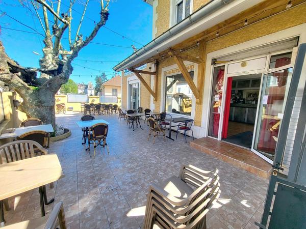 Au coeur de MORESTEL - Murs de restaurant 183 m² – Libres – Cuisine équipée + terrasse