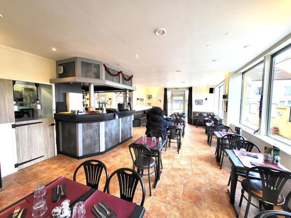 Au coeur de MORESTEL - Murs de restaurant 183 m² – Libres – Cuisine équipée + terrasse