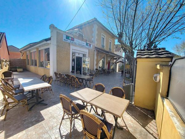 Au coeur de MORESTEL - Murs de restaurant 183 m² – Libres – Cuisine équipée + terrasse