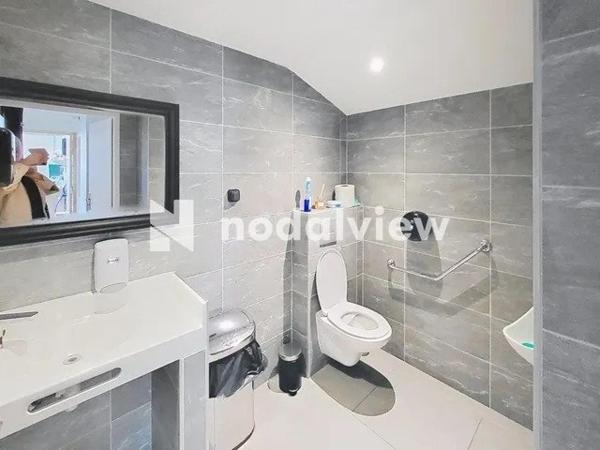 Au coeur de MORESTEL - Murs de restaurant 183 m² – Libres – Cuisine équipée + terrasse