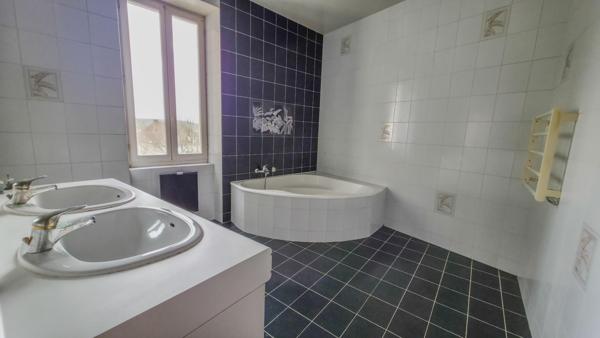 Maison en pierre 228 m² avec piscine