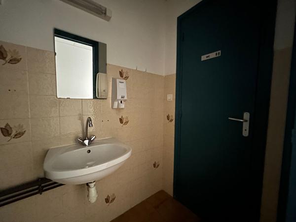 A louer - Local d'activité - Bastia, secteur Montesoru