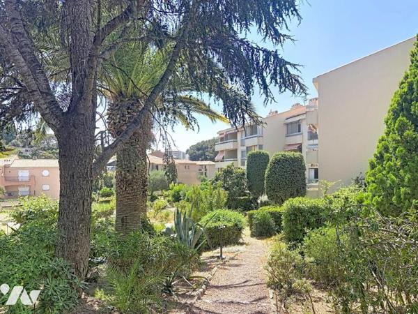 STUDIO AU DERNIER ETAGE  DU BATIMENT I LE ROMARIN DE LA RESIDENCE 