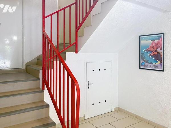 STUDIO AU DERNIER ETAGE  DU BATIMENT I LE ROMARIN DE LA RESIDENCE 