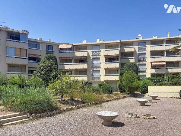 STUDIO AU DERNIER ETAGE  DU BATIMENT I LE ROMARIN DE LA RESIDENCE 