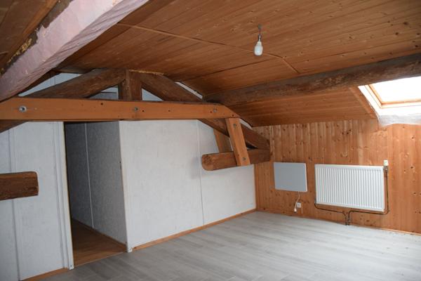 Local commercial plus appartement dans le centre de Grazac