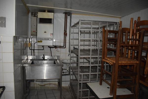 Local commercial plus appartement dans le centre de Grazac