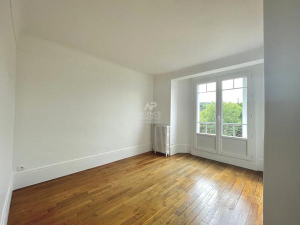 Appartement 3 pièces à louer à Chaville Loyer 1 300 €/mois charges comprises **  - Référence  637-C