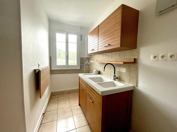 Appartement 3 pièces à louer à Chaville Loyer 1 300 €/mois charges comprises **  - Référence  637-C