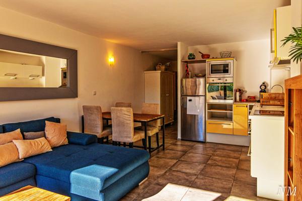 Roquebrune-sur-Argens (83380) Rare aux Issambres , bel appartement en rez-de-jardin de 45 m² plus un extérieur clôt de murs de 40 m²