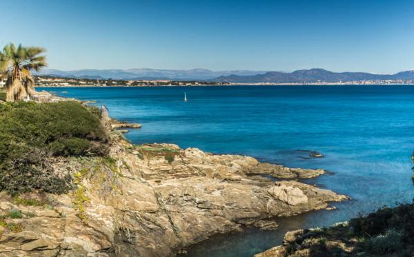 Roquebrune-sur-Argens (83380) Rare aux Issambres , bel appartement en rez-de-jardin de 45 m² plus un extérieur clôt de murs de 40 m²