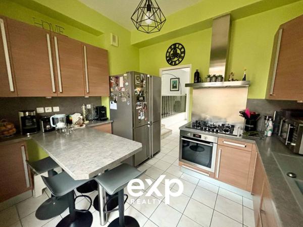 Maison familiale 5 pièces 130 m² hab (138 m² utiles) MAGNY-LE-HONGRE