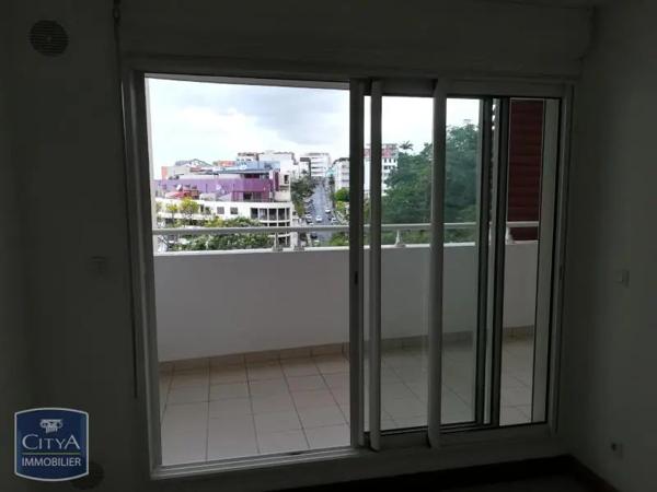 Appartement à louer 3 pièces 53.02m² Saint-Denis (97400)