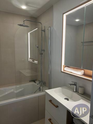 Location appartement Paris 7eme : 1 600 € - AJP Immobilière Passy Paris 16