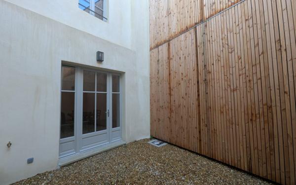 Maison à louer    3 pièces •  Estézargues