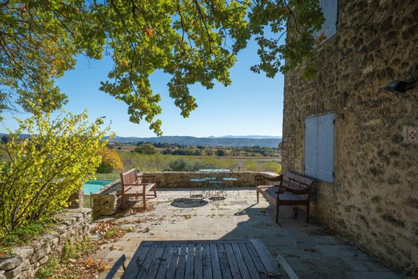 Propriété de 2 Mas Provençaux sur 5 hectares au pied du Luberon