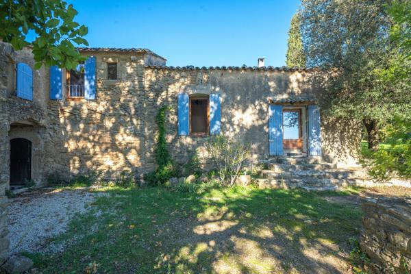 Propriété de 2 Mas Provençaux sur 5 hectares au pied du Luberon
