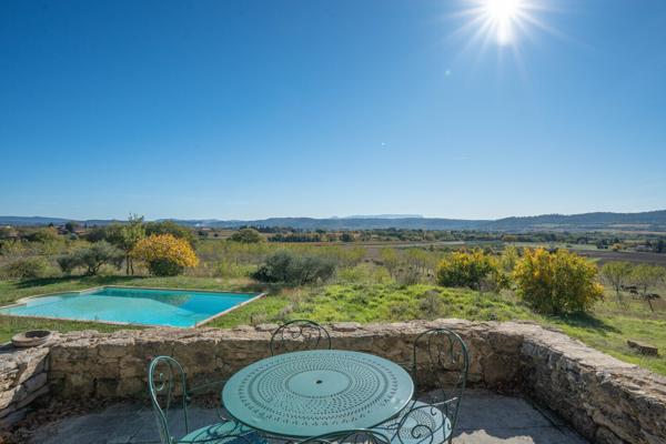Propriété de 2 Mas Provençaux sur 5 hectares au pied du Luberon