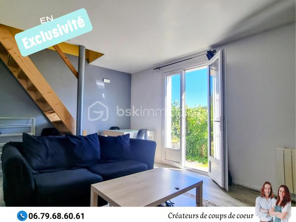 Nous vous proposons en exclusivité cet immeuble de rapport locatif composé de deux appartements:

• Un triplex composé :
Au-rez-de-chaussée: Une cuisine, wc séparé, salon. Cave.
A l'étage: Grand palier, salle d'eau.
Au deuxième étage: Une chambre en mezzanine.
Vue dégagée très agréable.
Loué 480 €

•Un triplex composé:
Au rez-de-chaussée: Une cuisine, wc séparé.
Au rez-de-jardin: Un salon avec terrasse. Cave.
A l'étage: Une chambre en mezzanine, salle d'eau.
Loué 500€

L'un des appartements étant vacant, cet immeuble est idéal pour un propriétaire occupant qui souhaite réduire ses mensualités grâce à un revenu locatif, ou pour un investisseur recherchant un bien déjà partiellement loué avec un loyer existant de 500€.

De quoi alléger considérablement le coût mensuel tout en habitant un bien à soi!

Située au centre de Celles-Sur-Belle dans une rue calme, proche de toutes commodités, et à 20 minutes de Niort.

Notre regard: "L'idéal pour un investissement locatif avec un excellent rendement! D'autant plus qu'il y a une forte demande locative sur le secteur. De plus, ces deux logements sont très agréables!"

Vendeurs, avis de valeur offert. Acquéreurs, bénéficiez de mon service financier.