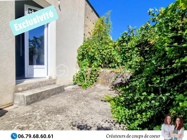 Nous vous proposons en exclusivité cet immeuble de rapport locatif composé de deux appartements:

• Un triplex composé :
Au-rez-de-chaussée: Une cuisine, wc séparé, salon. Cave.
A l'étage: Grand palier, salle d'eau.
Au deuxième étage: Une chambre en mezzanine.
Vue dégagée très agréable.
Loué 480 €

•Un triplex composé:
Au rez-de-chaussée: Une cuisine, wc séparé.
Au rez-de-jardin: Un salon avec terrasse. Cave.
A l'étage: Une chambre en mezzanine, salle d'eau.
Loué 500€

L'un des appartements étant vacant, cet immeuble est idéal pour un propriétaire occupant qui souhaite réduire ses mensualités grâce à un revenu locatif, ou pour un investisseur recherchant un bien déjà partiellement loué avec un loyer existant de 500€.

De quoi alléger considérablement le coût mensuel tout en habitant un bien à soi!

Située au centre de Celles-Sur-Belle dans une rue calme, proche de toutes commodités, et à 20 minutes de Niort.

Notre regard: "L'idéal pour un investissement locatif avec un excellent rendement! D'autant plus qu'il y a une forte demande locative sur le secteur. De plus, ces deux logements sont très agréables!"

Vendeurs, avis de valeur offert. Acquéreurs, bénéficiez de mon service financier.
