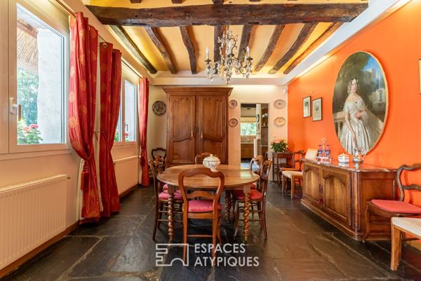 Chaumière avec piscine et dépendance dans un écrin de verdure